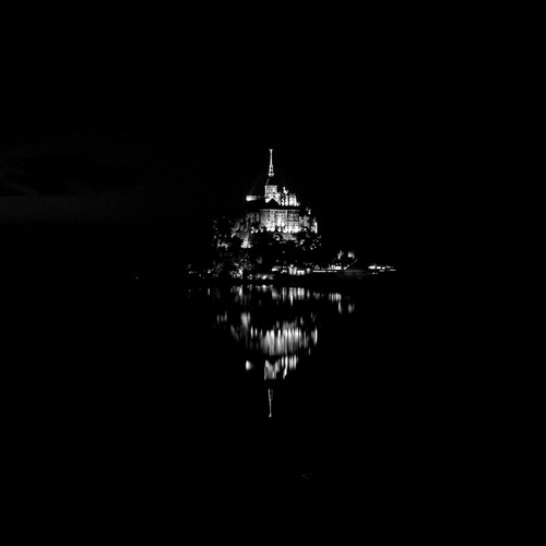M0652bw Mont Saint Michel at night 01