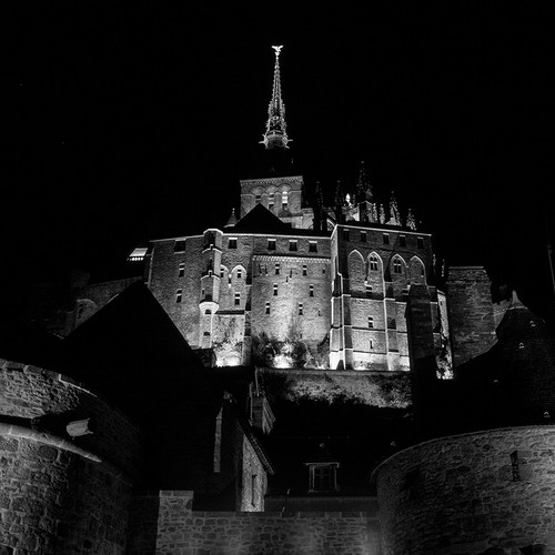 M0656bw Mont Saint Michel at night 04, 2008